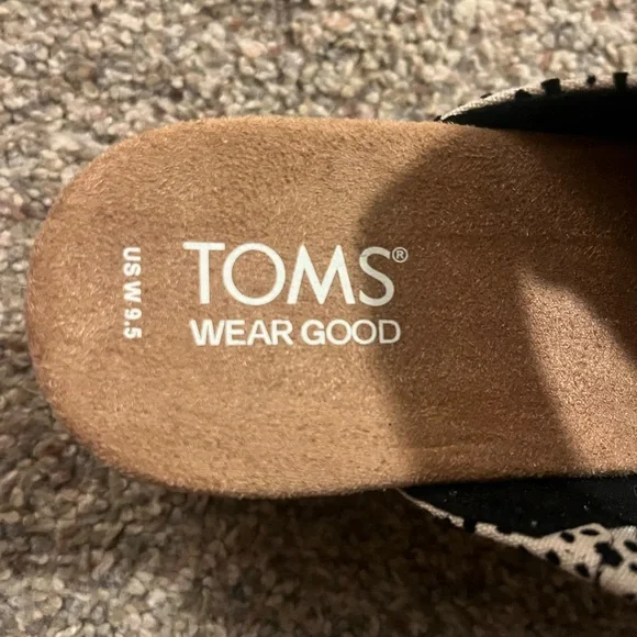 Toms Black and Cream Women's Sandals - Picture 3 of 5
